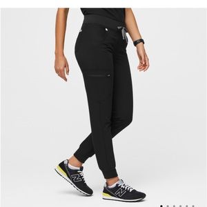 FIGS Zamora™ Jogger Scrub Pants, Small Petite, Black